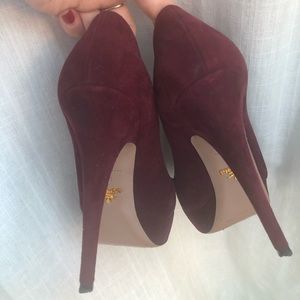 Gorgeous Prada Suede Platform Pumps - Burgundy Size 38 - 👠